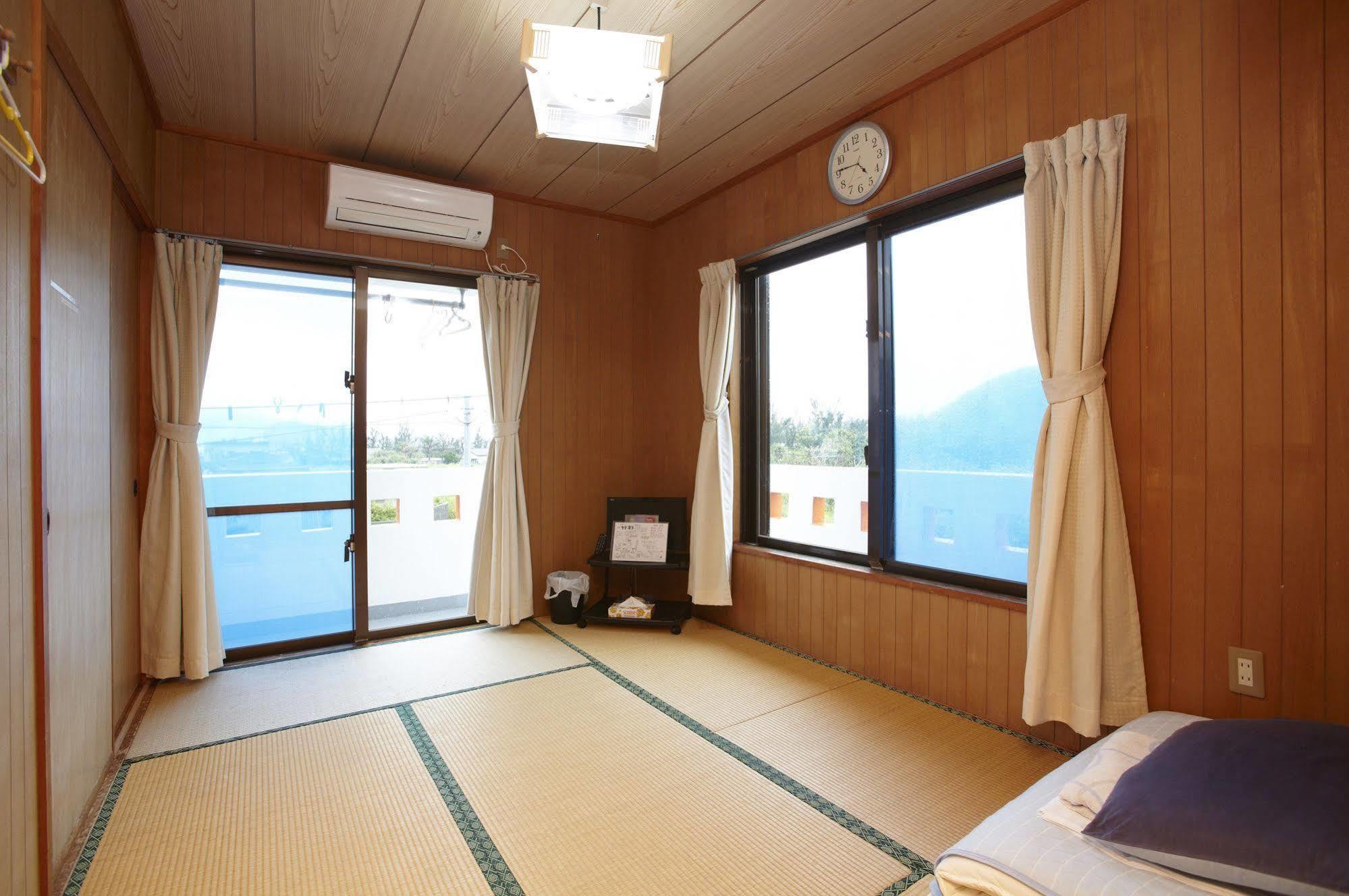 Hotel Minshuku Yadokari Zamami Esterno foto