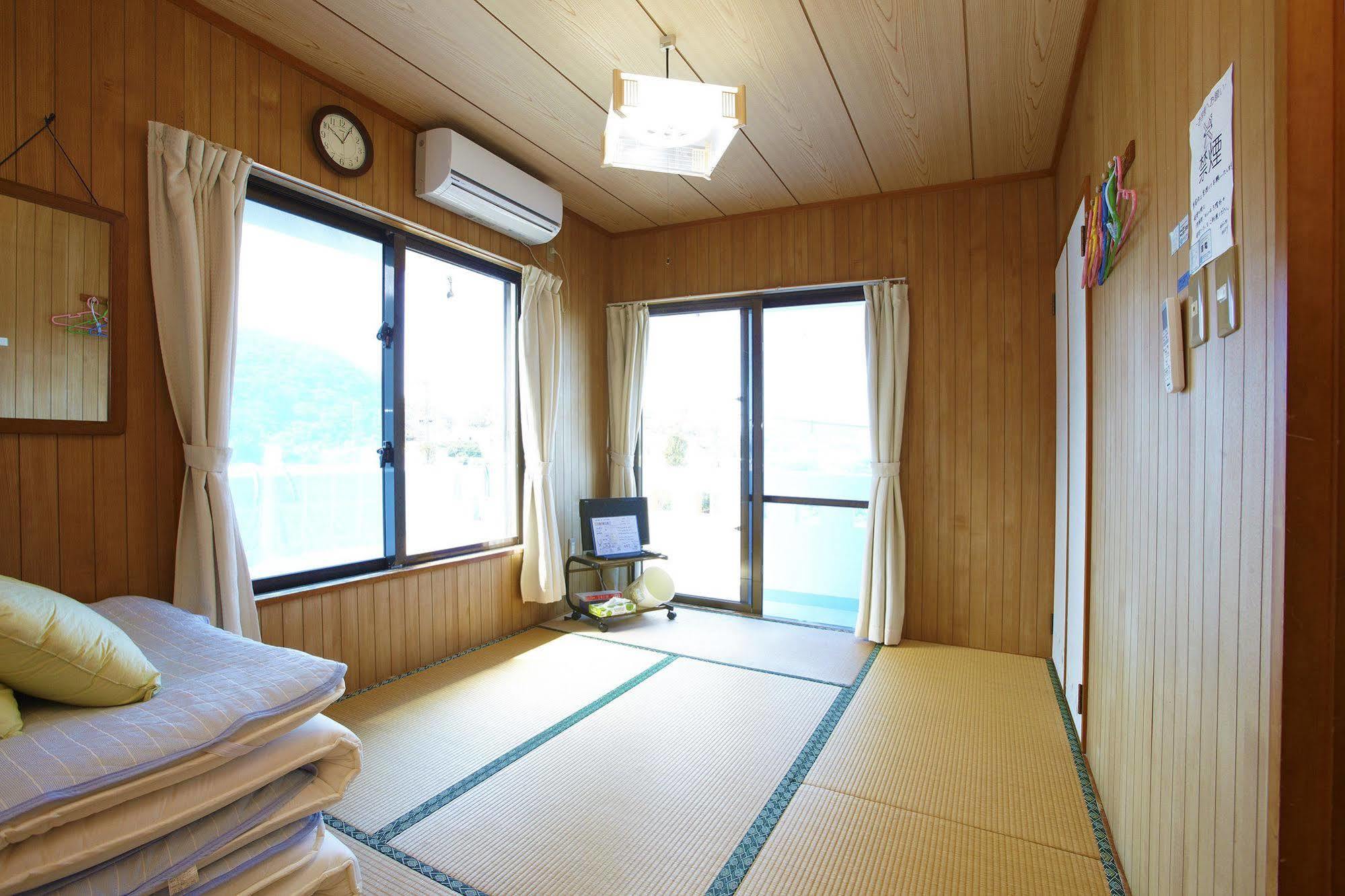 Hotel Minshuku Yadokari Zamami Esterno foto